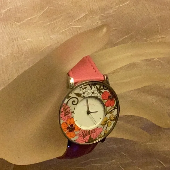 Vera Bradley Floral watch face with Leather pink band - Picture 8 of 10